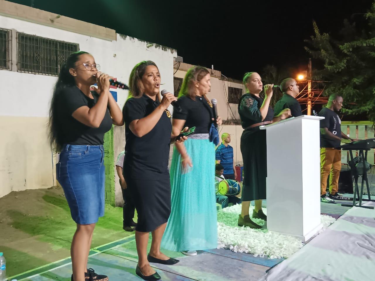 Equipo de adoración Ministerio Defensa de Salvación